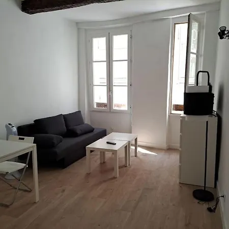 Budgetbnb 162, Opera *